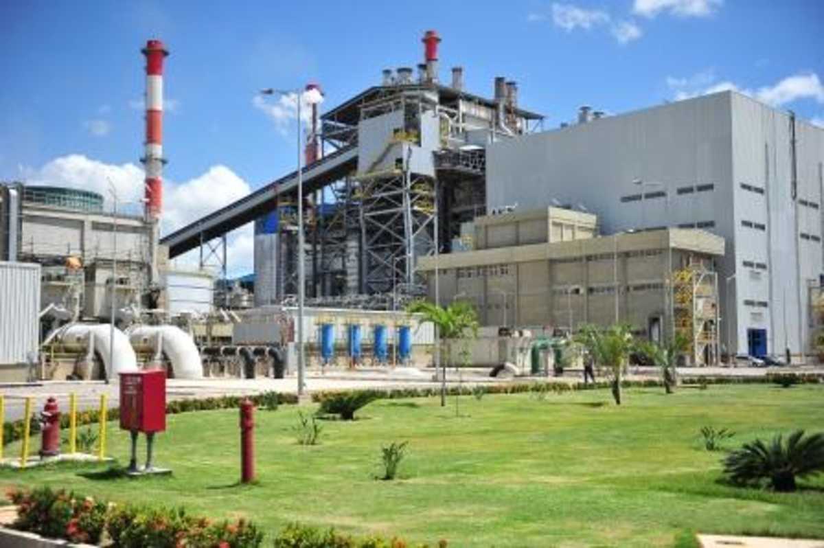 Vista externa da termelétrica do Complexo Industrial e Portuário do Pecém