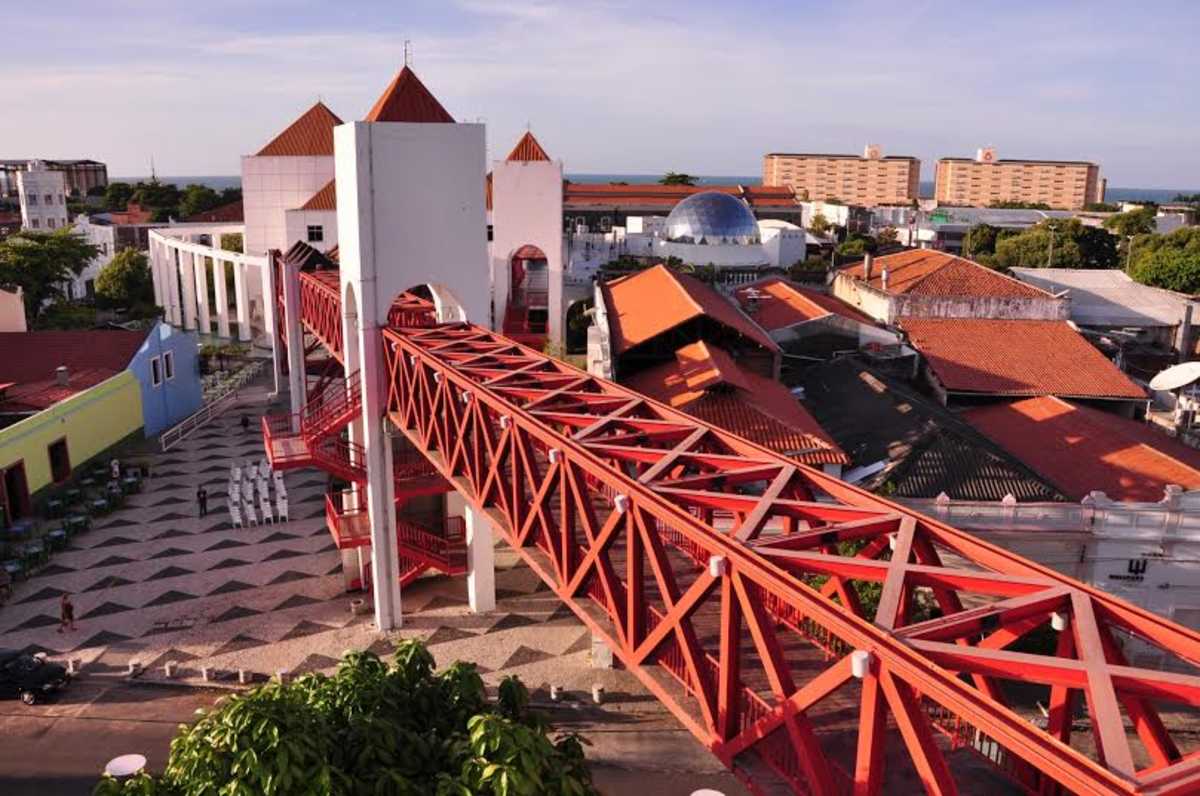 Imagem aérea do Centro Dragão do Mar de Arte e Cultura e dos prédios no entorno