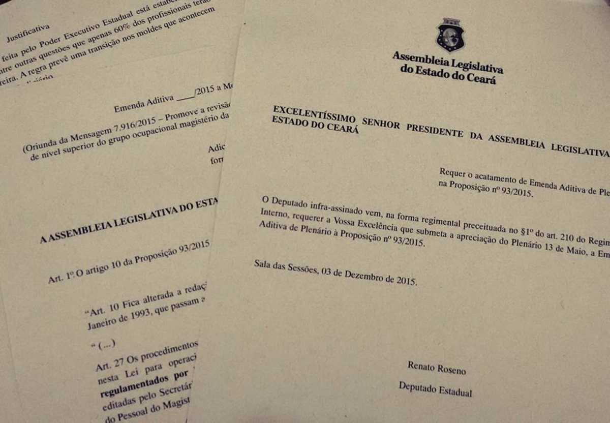 Cópias dos documentos com as emendas apresentadas pelo deputado estadual Renato Roseno